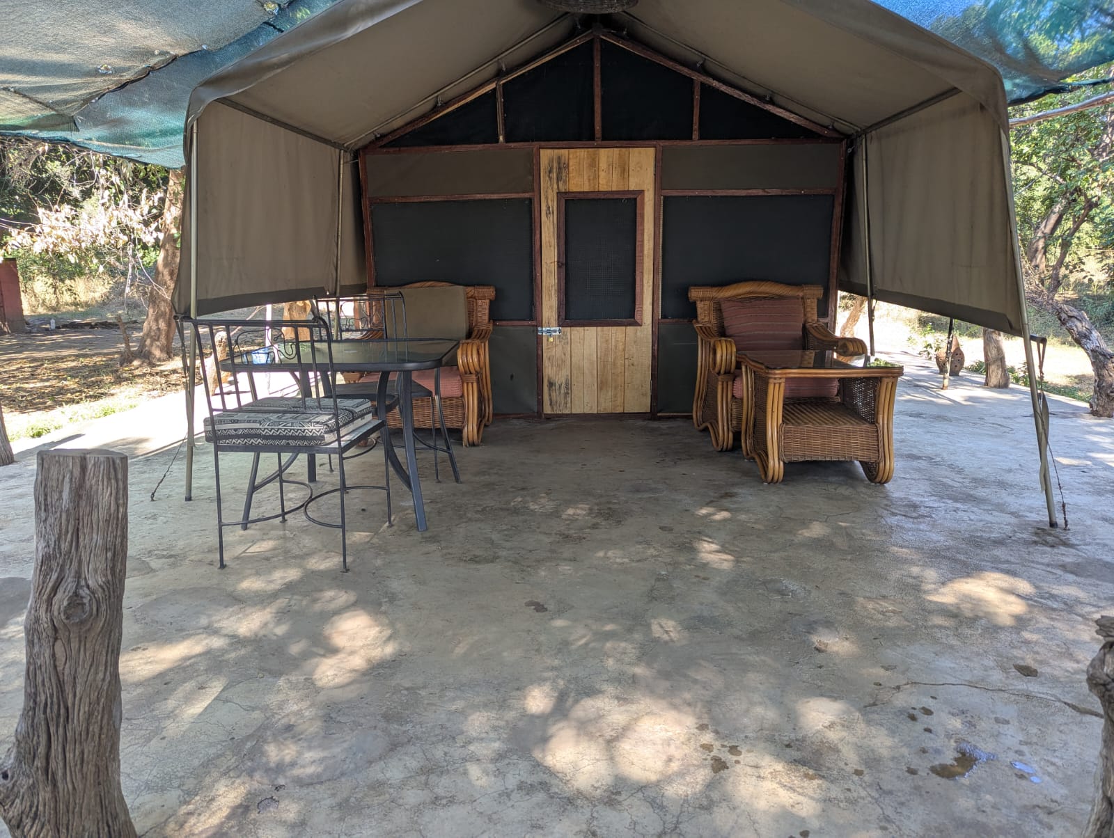Croc-Valley-Lodge-Tent-verandah